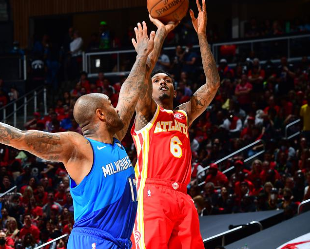 AYX-包含Rookie关键节点挺进下一轮,老鹰带队取胜!的词条