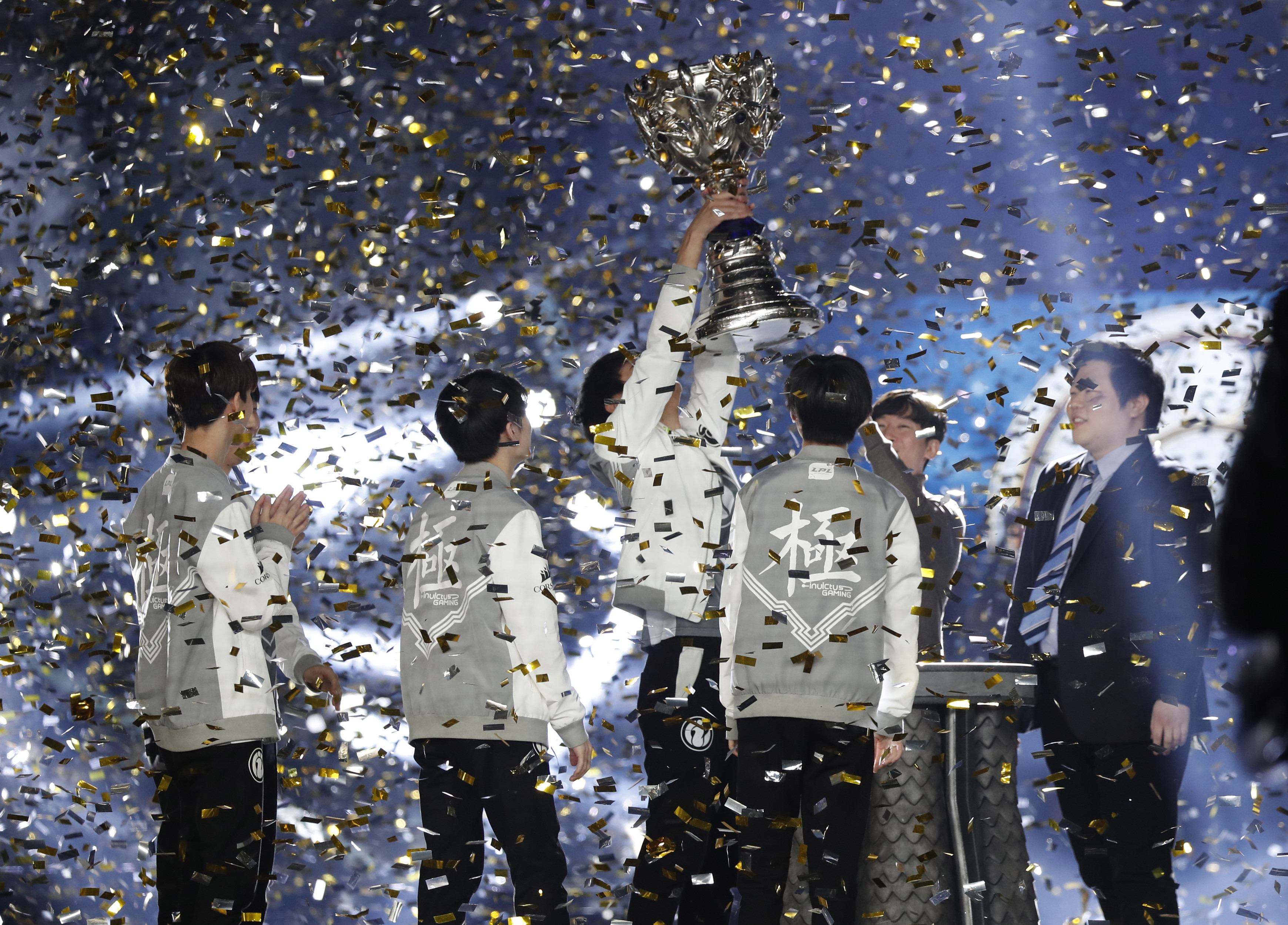 AYX-关于Uzi赛事官方发布高光表现新规，加拿大队争议不断！的信息